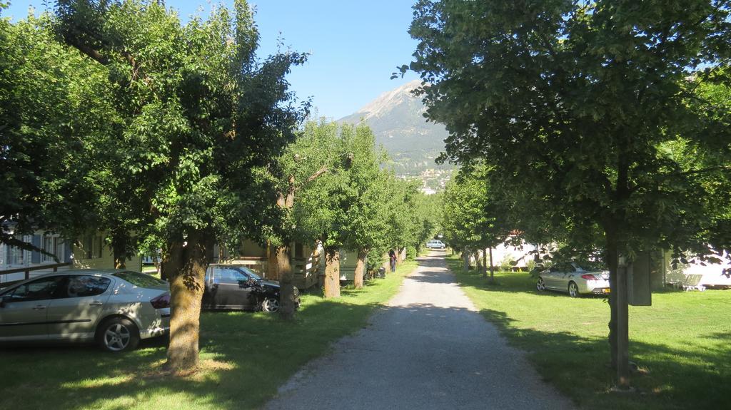 Hotel Camping La Tour Embrun Exteriér fotografie