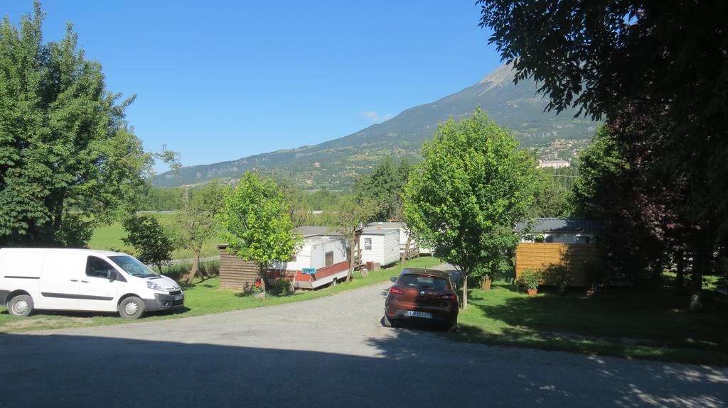 Hotel Camping La Tour Embrun Exteriér fotografie